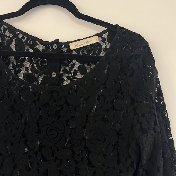 ❤️2 for $20❤️ vintage button up lace shirt/blouse - Picture 2 of 3